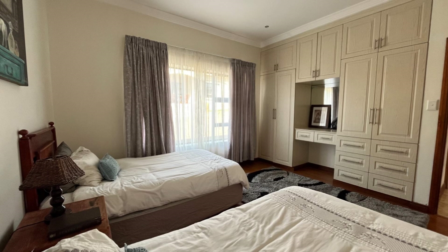 6 Bedroom Property for Sale in Hartenbos Heuwels Western Cape